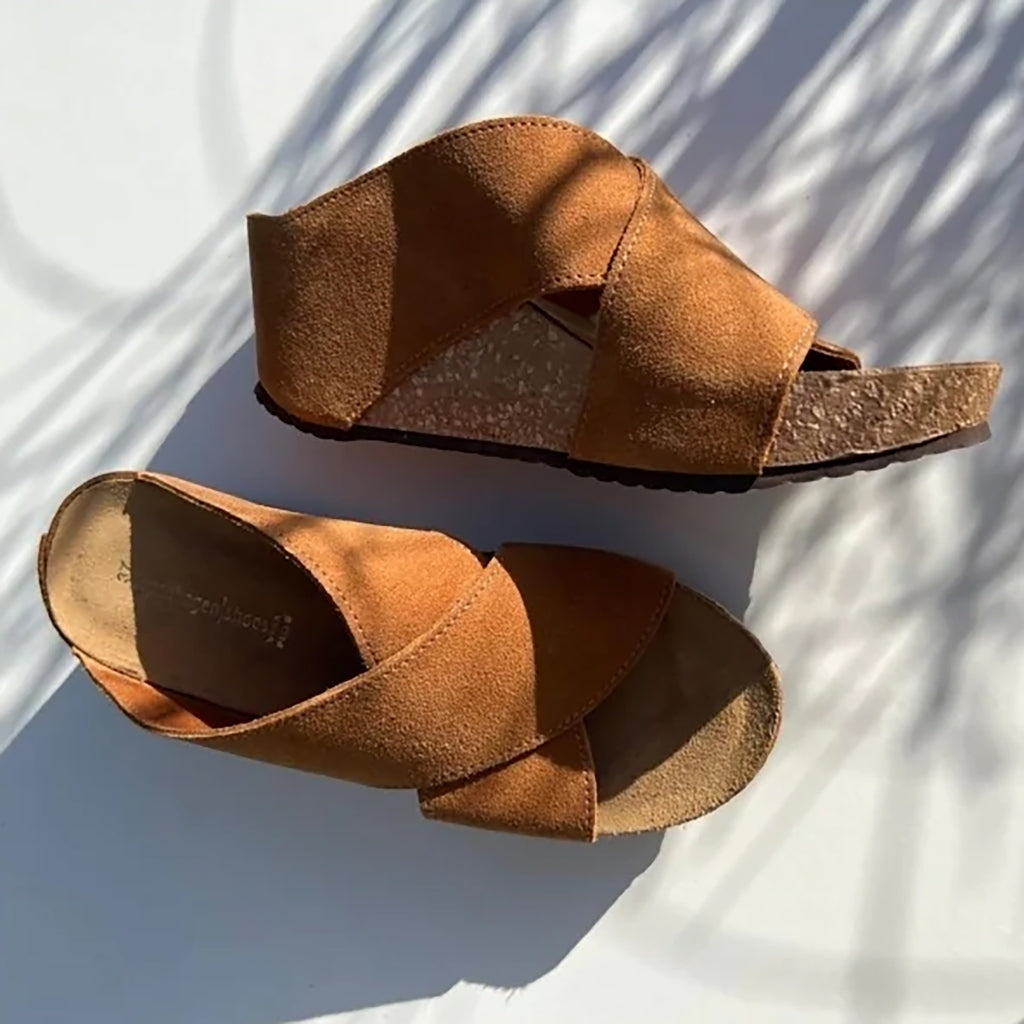 COPENHAGEN SHOES FRANCES 23 Suede Keilsandalen 00067 COGNAC (MARRONE 394)