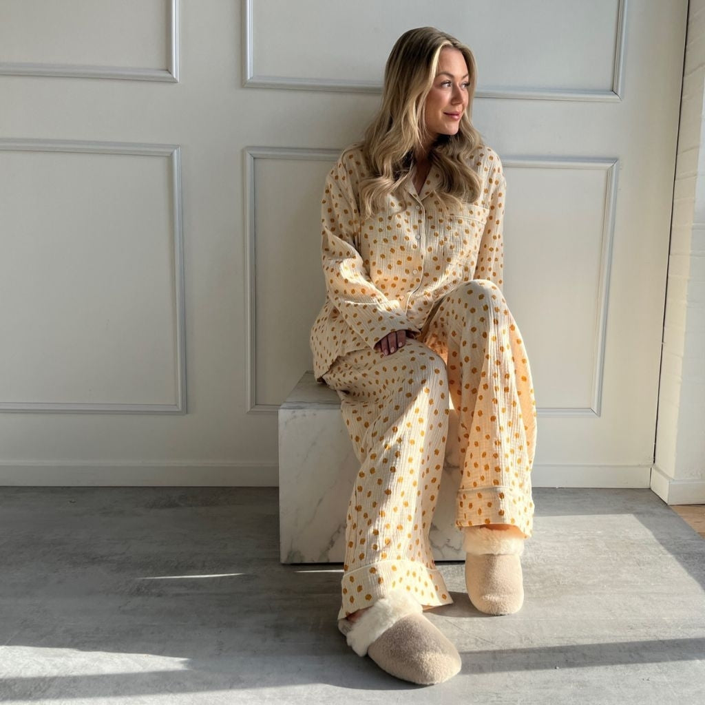 STORIES FROM THE ATELIER by COPENHAGENSHOES PAJAMAS PANTS 3 PANTS 02 BEIGE YELLOW BIG FLOWER