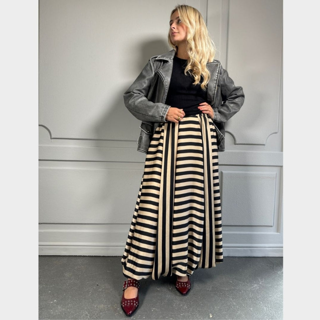 STORIES FROM THE ATELIER by COPENHAGENSHOES WHEN YOU BELIEVE SKIRT CLOTHES 500 BLACK/CREAM